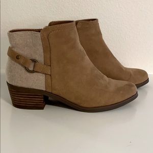 Women’s Tan/grey booties. Size 8.5.